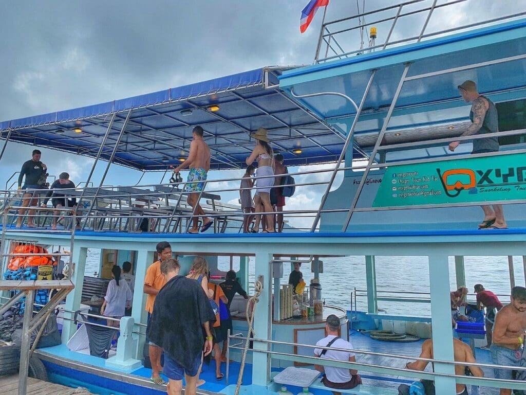 Oxygen Tour Koh Tao, offers snorkeling & sightseeing boat trip around the island 